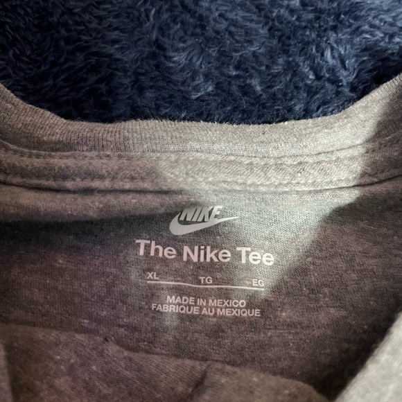 Boys Nike shirt - Picture 2 of 2